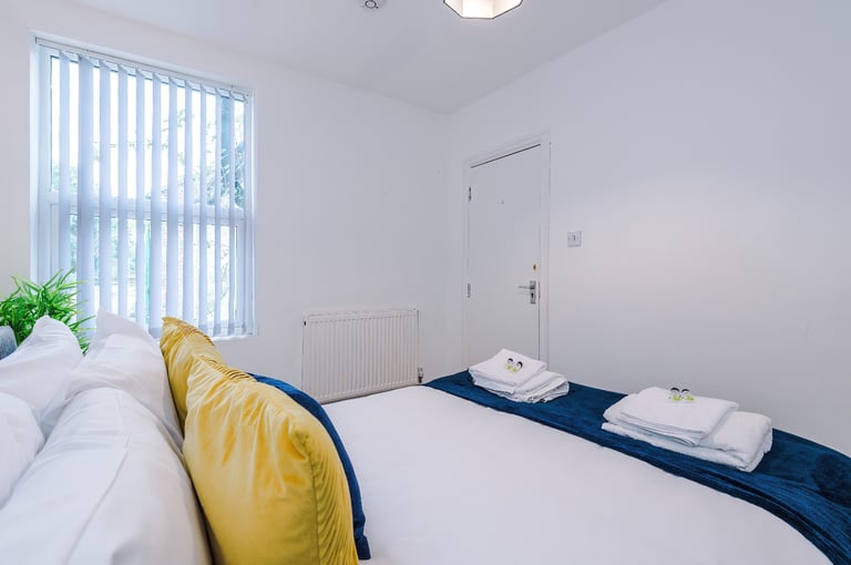 Short/Mid Stays, Contractors, Large House in Anfield