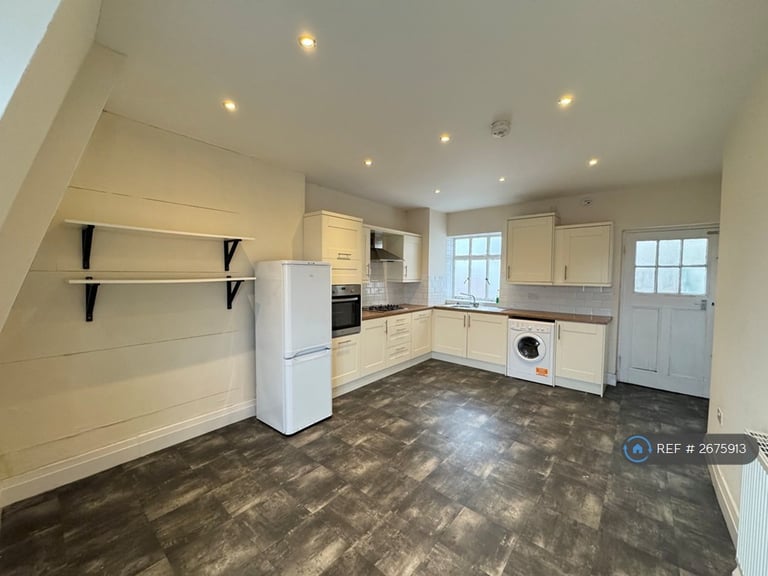 image for 3 bedroom flat in Lord Street, Southport, PR8 (3 bed) (#2675913)