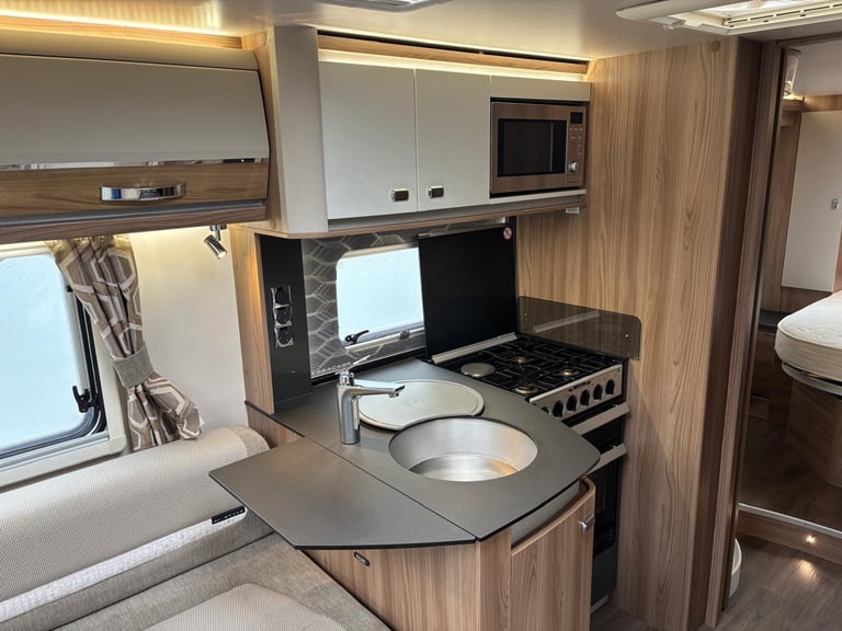 SWIFT BESSACARR HI-STYLE 599 MOTORHOME Alde, Auto Satellite, Tower Fridge, 