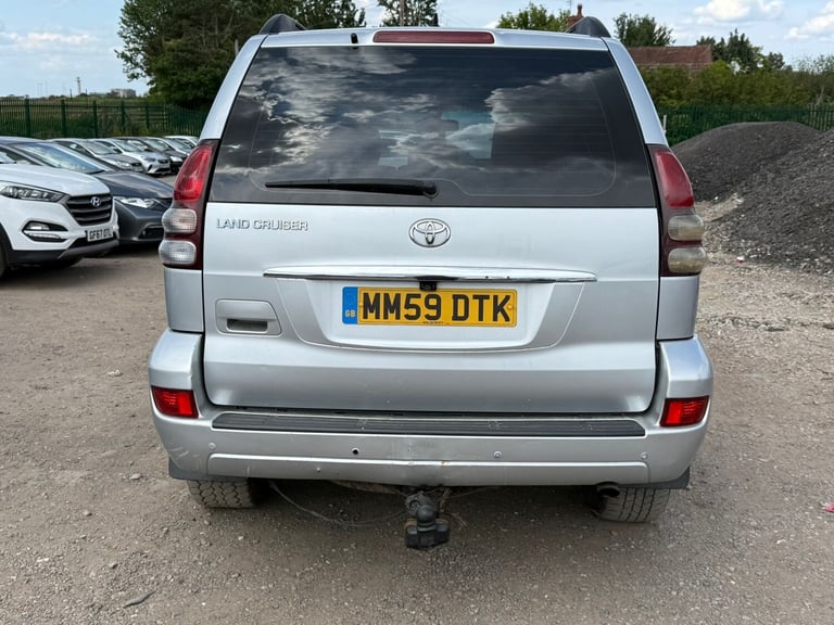 2010 59 TOYOTA LAND CRUISER LIMITED EDITION 3.0 D-4D AUTOMATIC 8 SEATER SILVER