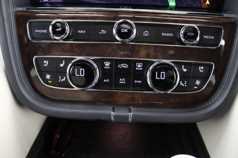 2021 Bentley Bentayga 4.0 V8 Base SUV 5dr Petrol Auto 4WD Euro 6 (s/s) (550 ps) ESTATE Petrol Aut...