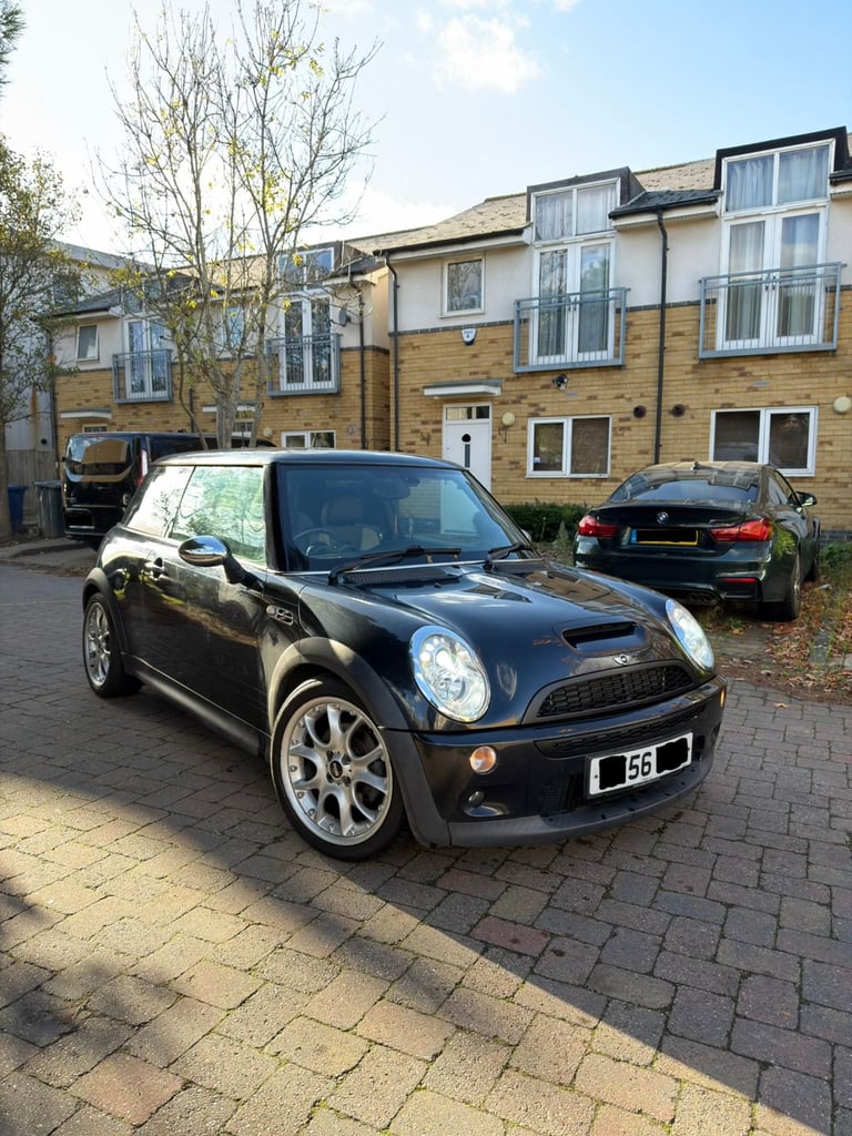 2006 Mini Cooper S in Astro Black with Rare Factory Recaro Seats!