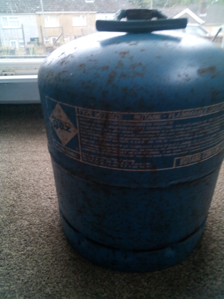 image for CAMPING 6.5 KG GAS BOTTLES FULL OF GAS, WITH 1 REGULATOR FITTED, £20 