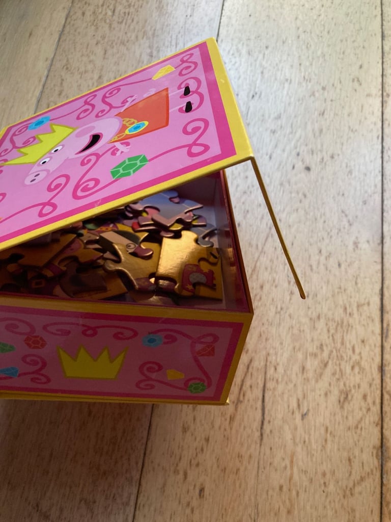 Peppa Pig Puzzle  2 Images in one Box