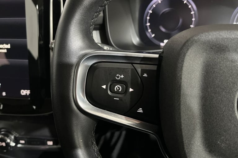 2021 71 VOLVO XC40 1.5H T4 RECHARGE 10.7KWH INSCRIPTION SUV 5DR PETROL PLUG-IN H