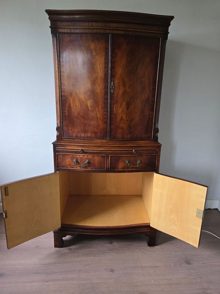 VINTAGE Burr Walnut Purpose Built Cocktail Drinks Cabinet -Possible Local Delivery