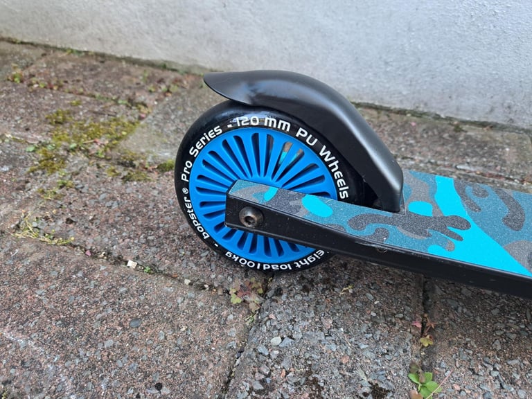 Bopster 2 Wheeled Folding Scooter - adjustable height handlebar.