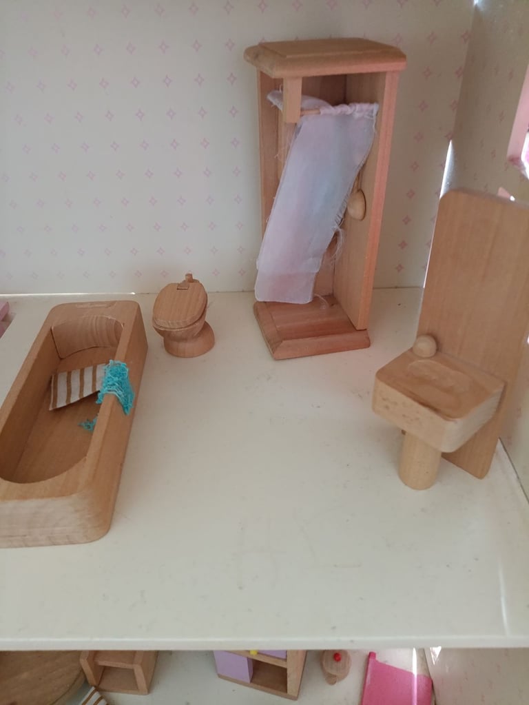 Wooden 2 storey dolls house