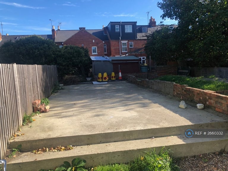 8 bedroom house in Blenheim Road, Reading, RG1 (8 bed) (#2660332)