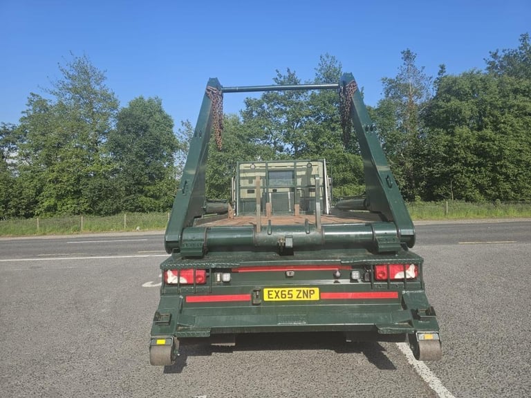 2015 Scania P320 6x2 twin wheel skip