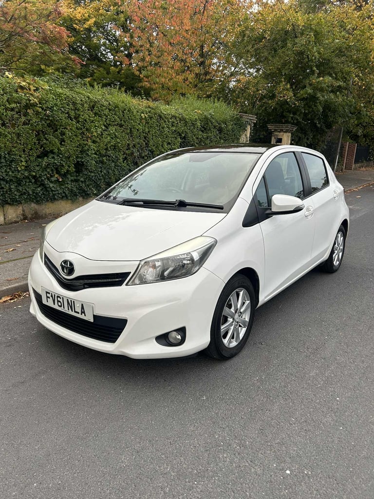 2011 Toyota Yaris 1.33 VVT-i T Spirit 5dr-10 service stamps HATCHBACK Petrol Manual