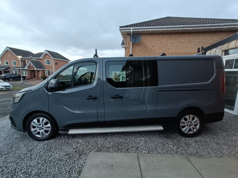 Renault Trafic Sport+ 6-Seater Crew Van