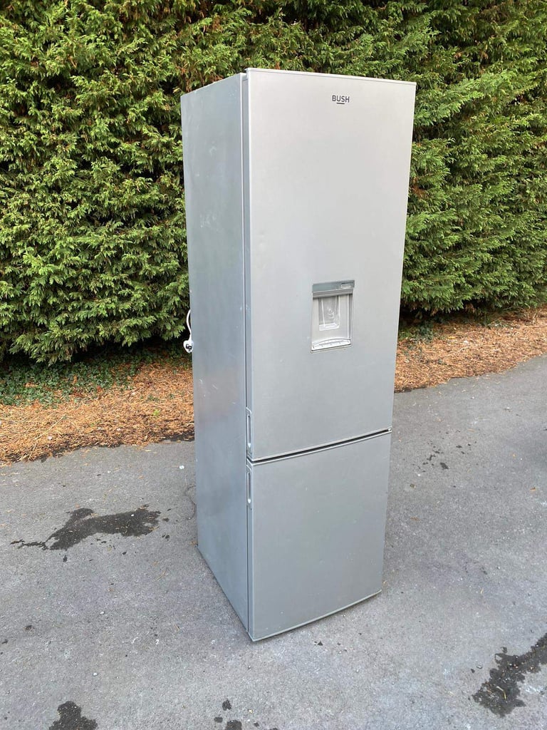Bush fridge freezer with water dispenser.(excellent working condition)