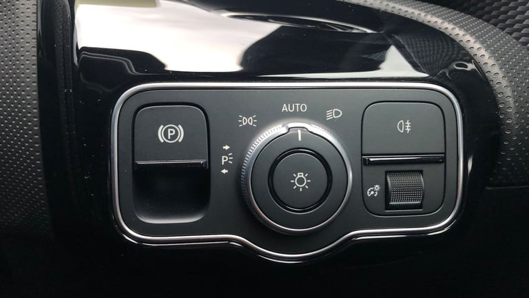 2022 Mercedes-Benz A-Class A 200 SPORT EXECUTIVE AUT Saloon Petrol Automatic