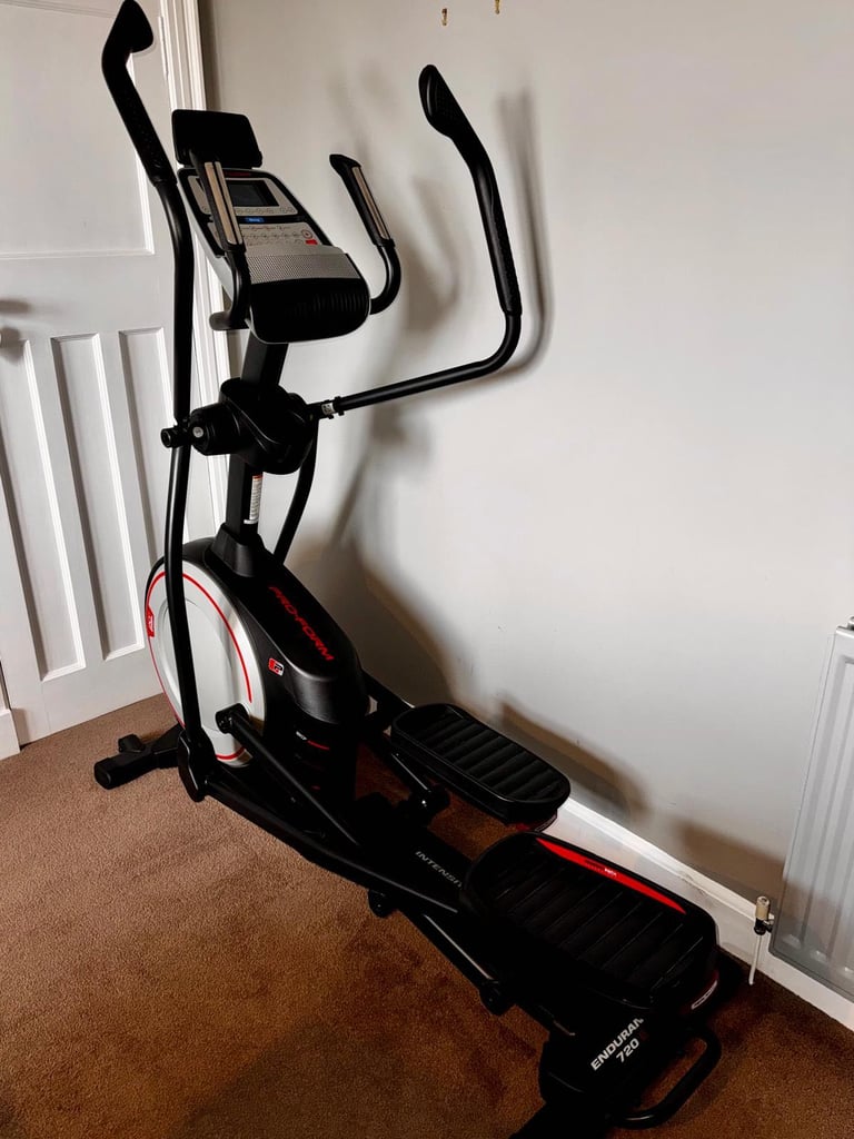 Cross Trainer - ProForm Endurance 720E Elliptical Trainer