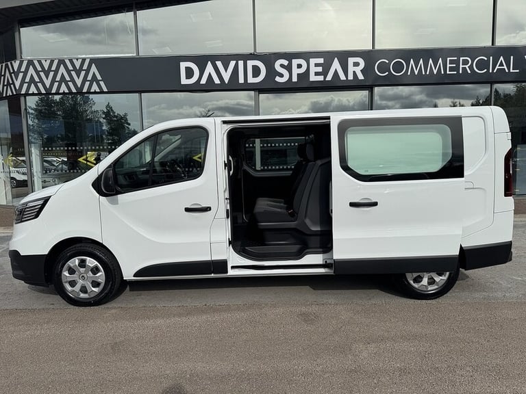 2025 Renault Trafic 130ps LL30 130 Advance 6 Seat with Air Con, Cruise, Rear Sensors &amp; Delive...