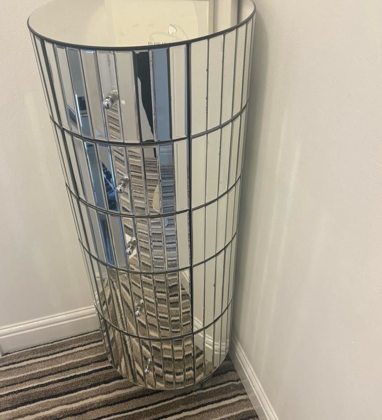 Phoebe Round 5 Drawer Mirrored Chest 