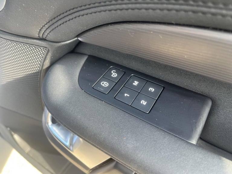 2020 Land Rover Discovery 3.0 SD V6 HSE Auto 4WD Euro 6 (s/s) 5dr PANEL VAN Diesel Automatic