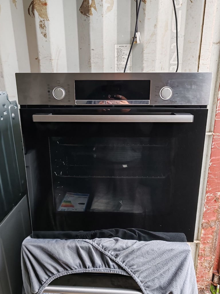 image for New Bosch HQA574BS3B Series 4 Built-In Single Oven – RRP £599