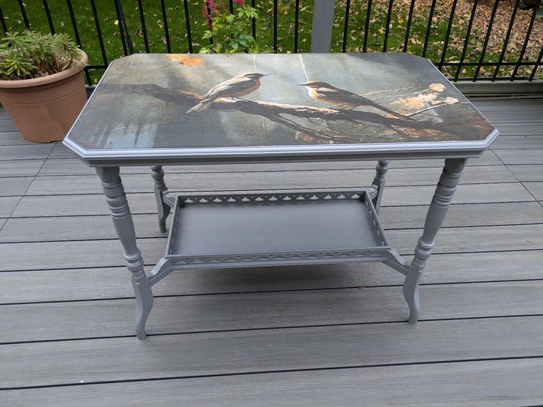  Vintage oak table with bird image