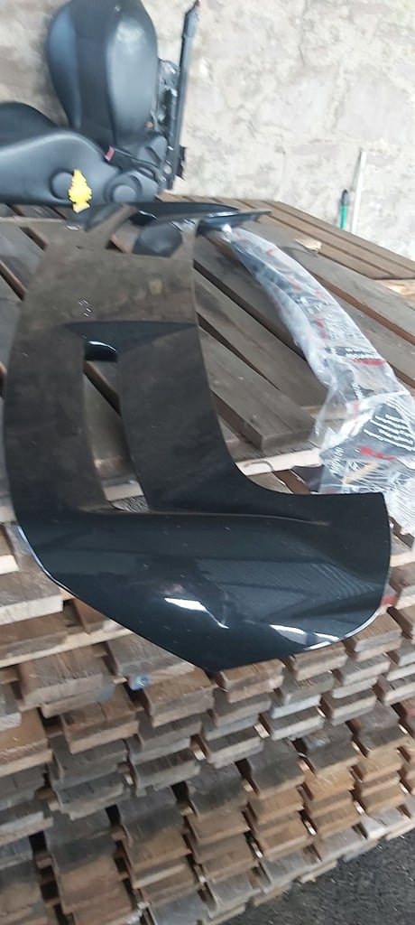 FIESTA MK7 SPOILER + WIND REFLECTORS THREE DOOR