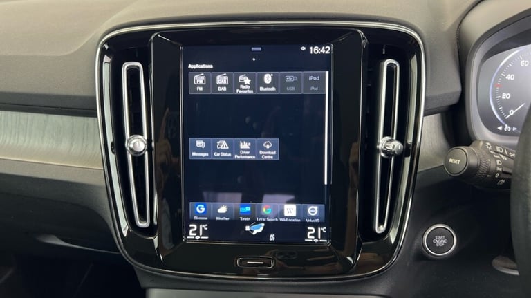 2021 Volvo XC40 Inscription, B4 mild hybrid (Rear Camera,  Black Leather Interior) Estate Petrol ...