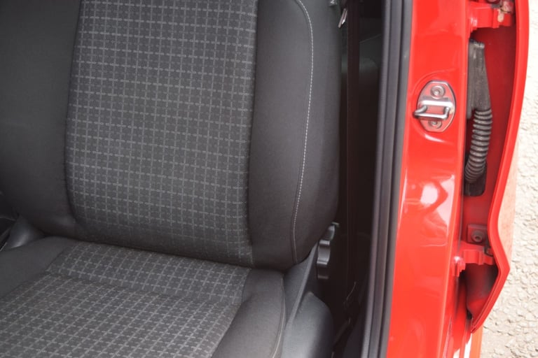 VOLKSWAGEN POLO 1.4 TDI BlueMotion Tech Match Red Manual Diesel 2016