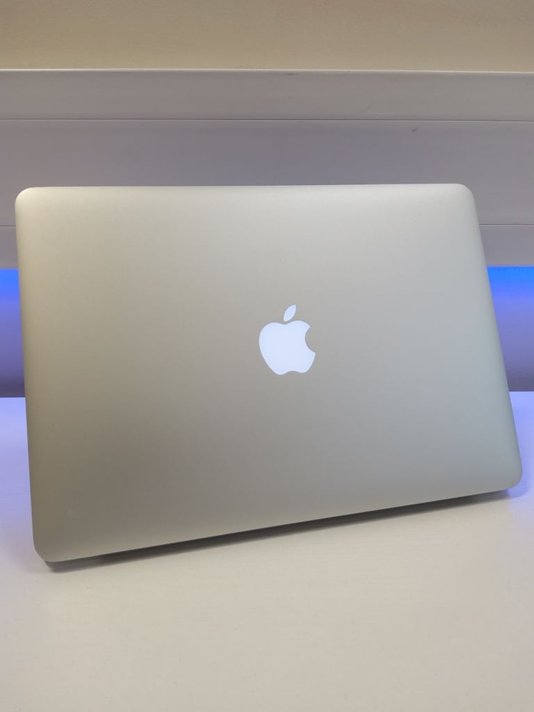 **APPLE MACBOOK AIR 13.3 INCH - 1.8GHZ I5 - 128GB SSD - 8GB RAM -MQD32B/A 2017**