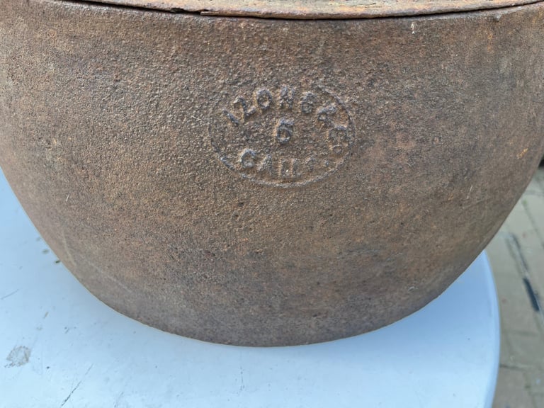 Antique Cast Iron Cooking Pot 