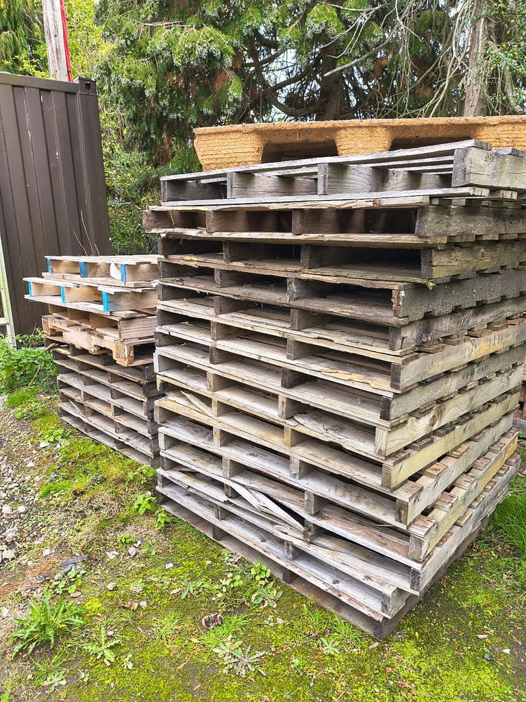 Pallets - Free to collect - Godstone