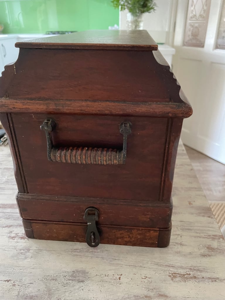 Vintage hand cranked singer sewing machine 