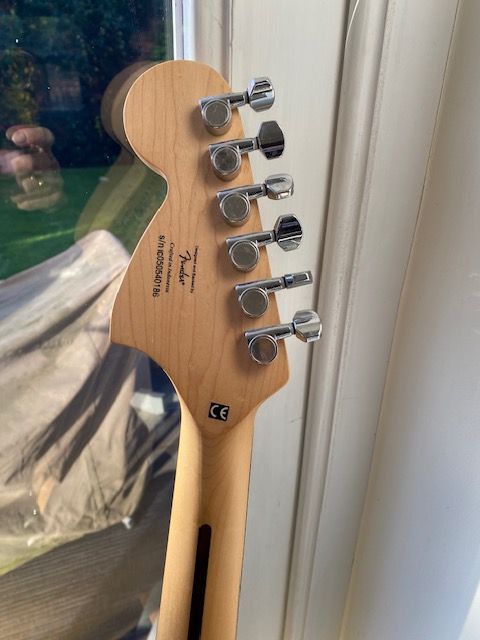Squier Strat Fender Electric Guitar plus Fender Frontman 15Gamp
