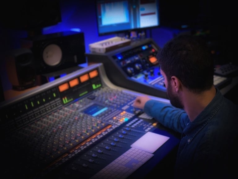 MUSIC PRODUCER WITH WORLD CLASS RECORDING STUDIO IN LONDON