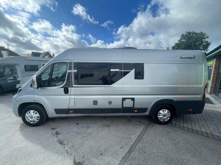 Sunlight Cliff 640 3 Berth 4 Belt Rear Transverse Bed Dinette Conversion Camperv