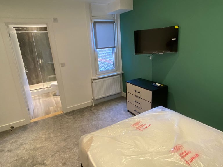 TOP QUALITY DOUBLE EN SUITE ROOM TO LET 
