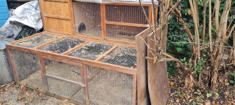 Large Rabbit Hutch 
