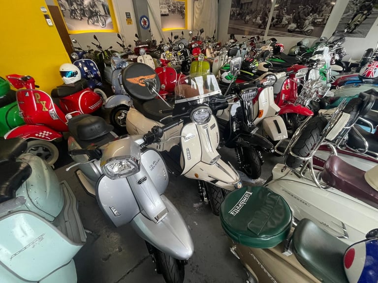 Royal Alloy GP 200 LC scooter