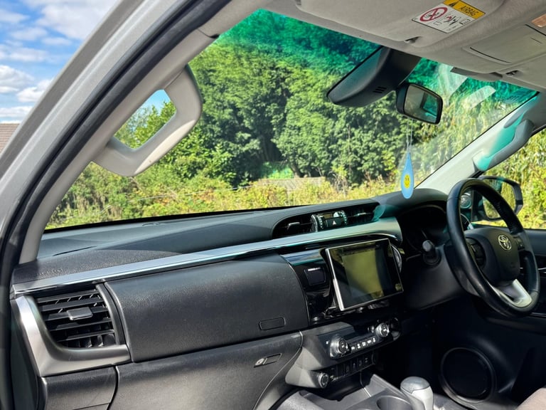 2018 Toyota Hilux 2.4 D-4D Invincible Auto 4WD Euro 6 (s/s) 4dr (TSS) PICK UP Diesel Automatic
