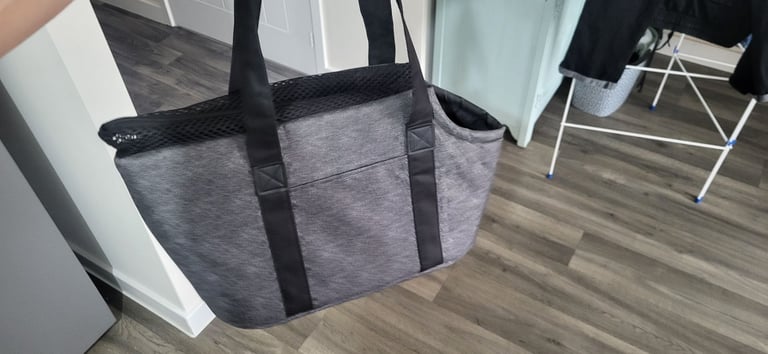 Pet carrier bag
