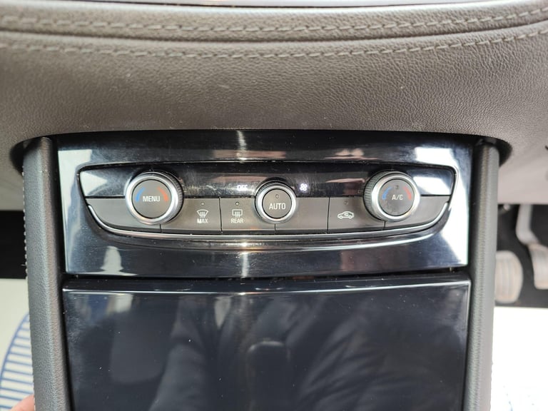 2018 Vauxhall Grandland X 1.2 Turbo Sport Nav Euro 6 (s/s) 5dr HATCHBACK Petrol Manual