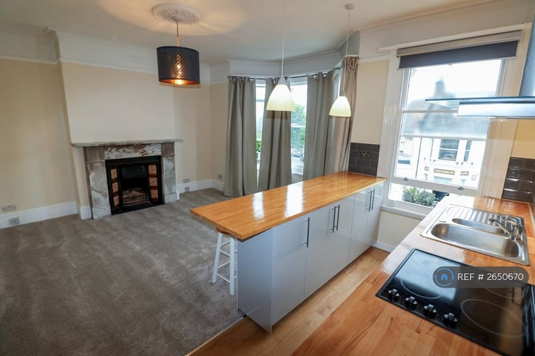 2 bedroom flat in Compton Road, Brighton, BN1 (2 bed) (#2650670)
