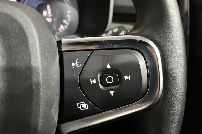 2021 71 VOLVO XC40 1.5H T4 RECHARGE 10.7KWH INSCRIPTION SUV 5DR PETROL PLUG-IN H