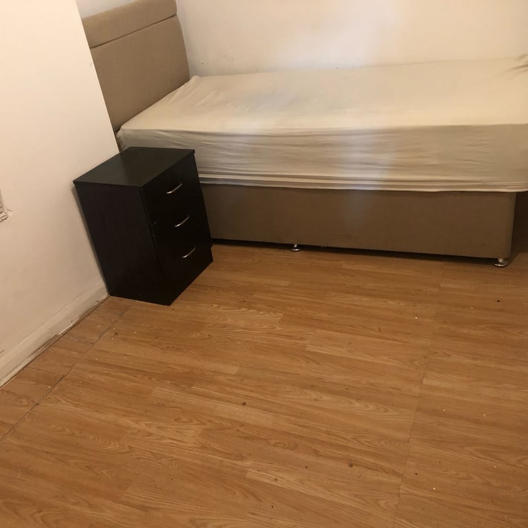Spacious & Cosy double Room for Rent ST6 2DS