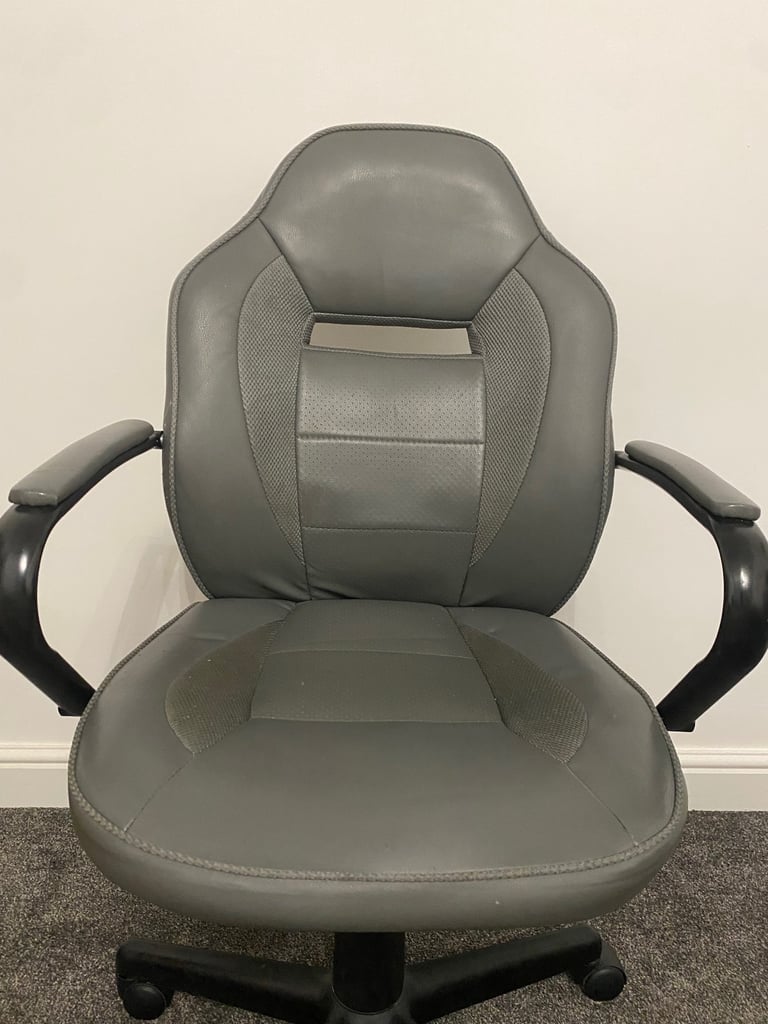 Comfy office chair for sale! With lower back surport 