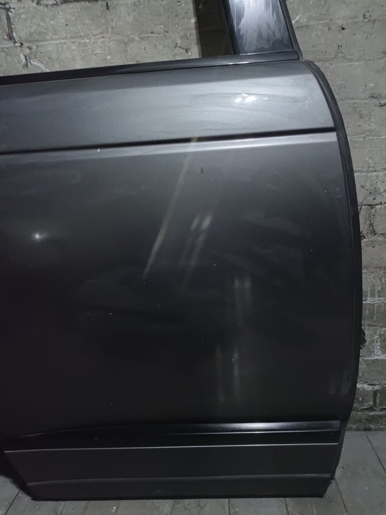 Range Rover Evoque SDV8 2017 Rear Right Door Complete– Trim, Switches, Interior Panel