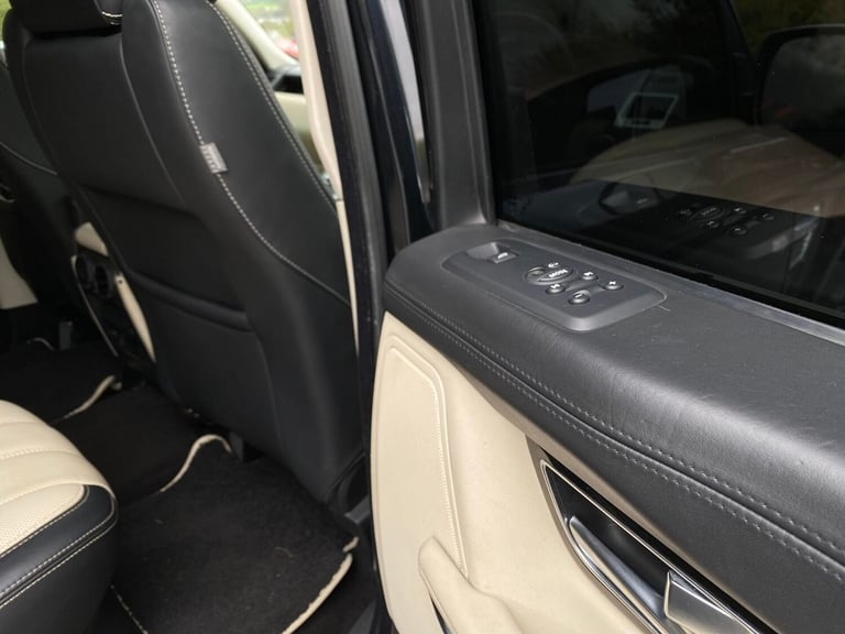2011 Land Rover Range Rover Sport 3.0 TDV6 Range Rover Sport Autobiography 4WD 5dr Estate Diesel ...