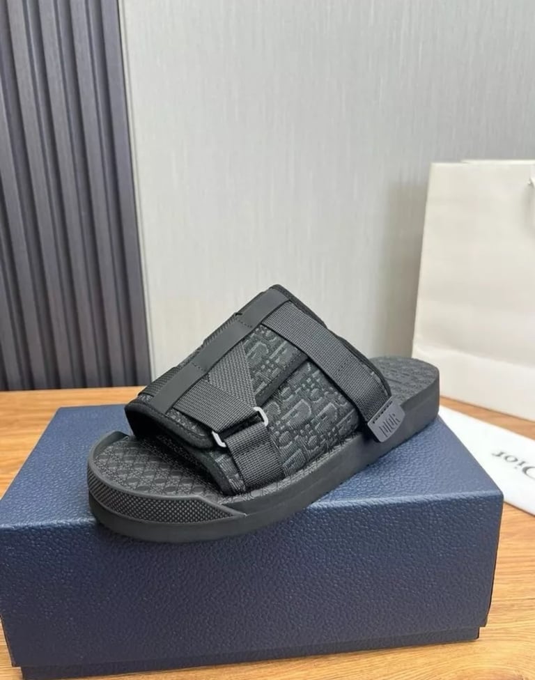 DIOR MENS SLIDERS EU SIZE 40 UK SIZE 7