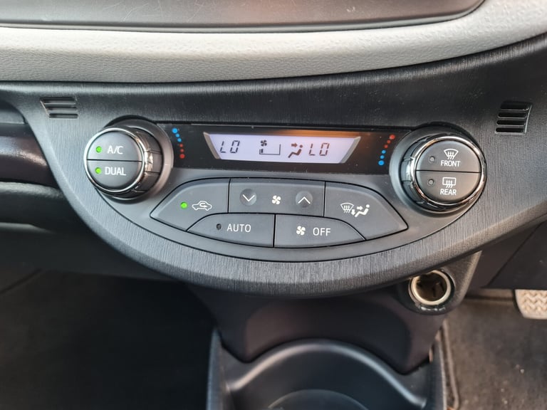 2012 Toyota Yaris 1.5 VVT-i Hybrid T Spirit 5dr CVT HATCHBACK Petrol/Electric Hybrid Automatic