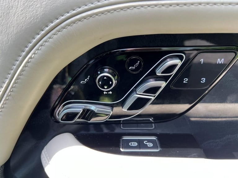 August 2018 Land Rover Range Rover 3.0 SD V6 Autobiography (275) Automatic SUV