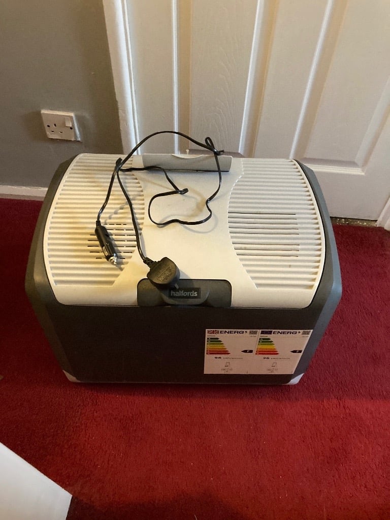 Halfords 40ltr electric cool box | in Tamworth, Staffordshire | Gumtree